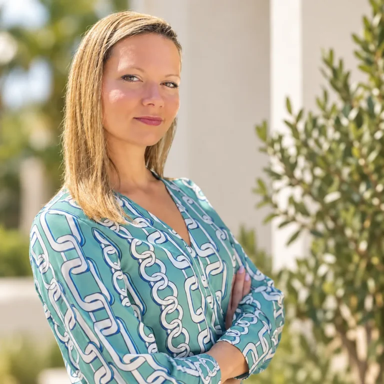 Mila Pavloska, Sales Associate